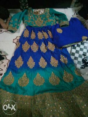 I want to sell my ghagra choli with dupatta. its new