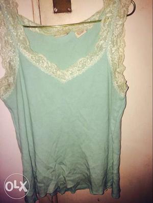 Imported top from USA, hardly wore it. size:small
