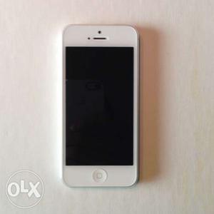 Iphone 5 white 64 g no scrach original charger 4g