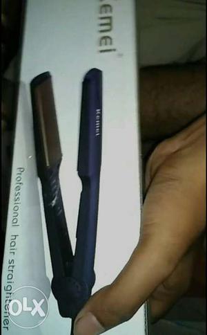 This hair straightener from Kemei gives you