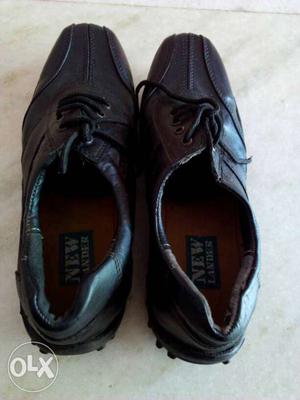 Un used leather shoes for sale,p h