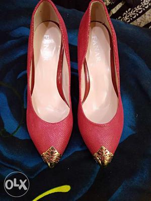 Unused beautiful pair of high heels shoe... Very