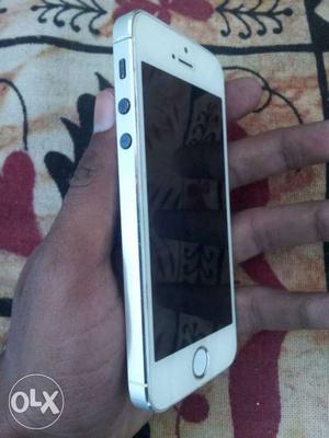 White collar iPhone 5c