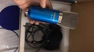 1 month old brand new Blue Neewer Condenser Microphone