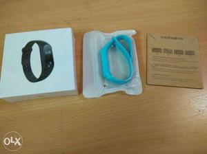 Brand new sealed Mi band 2 with extra blue band and screen