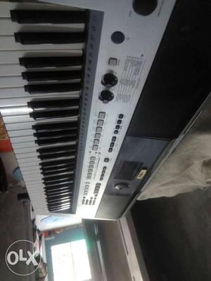 Keyboard very good condition, with box,and bag,adapter