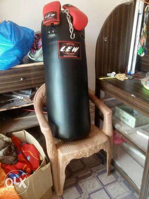 Lycan 30 kg heavy leather filled boxing bag. Free