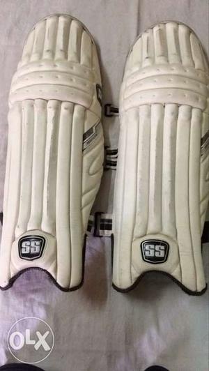 Ss test batting pads in good condition