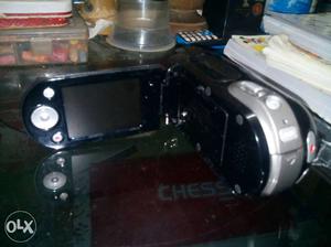 5 days new handycam.. emergency to sell..