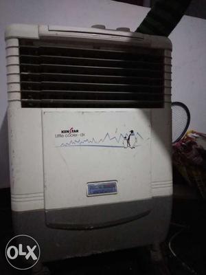 A cooler which is in good condition.