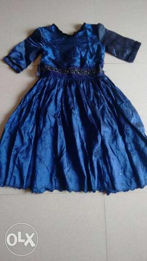 Girls frock. (Age 4 to 8 years)