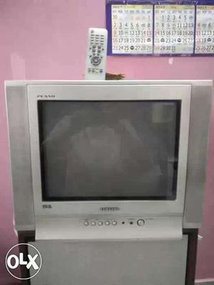 Selling my Samsung Plano flat screen Colour TV in