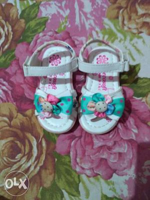 VERY CUTE white coloured kids sandal size 21.. by