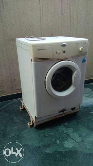 Whirlpool front loading 7 kg load washing