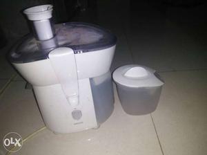 White And Gray Philips Power Juicer