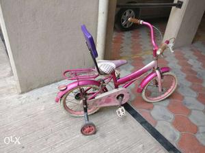 Children's bicycle with rear support. Barbie brand
