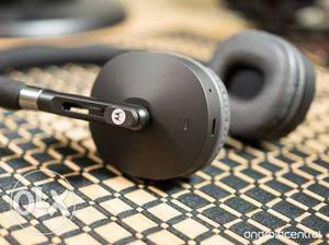 Moto pulse bluetooth headphones worth ₹ for