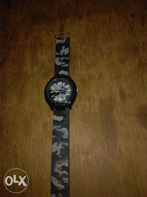 Round Black Camouflage Watch