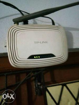 White Tp Link Wifi Router
