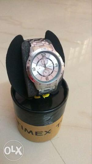 Brand new 100% original timex 3 dial watch not