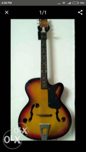 Givson acoustic Guitar in good condition with