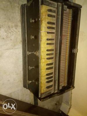 Good working harmonium