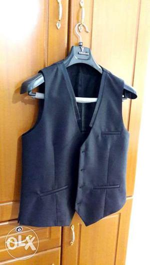 Original Van Heusen Black Waist Coat. Size 40,