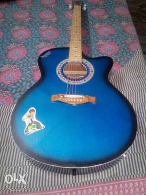 Selling new acoaustic guitar in exellent