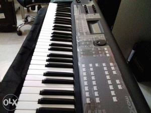 Yamaha moxf6. very good condition.. ready with