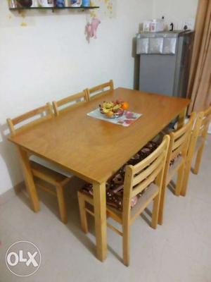 6seater light weight dining in new condition