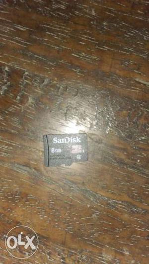 Black SanDisk 8GB MicroSD