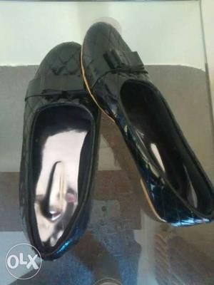 Black sandals for kids, only used once. At just