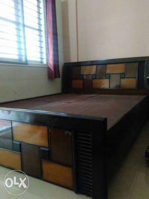 Elegant Queen sized Bed with storage drawers under the bed