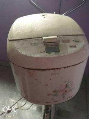 Japnees make electronic rice cooker