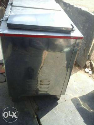 Stainless steel doble door water cooling box.less