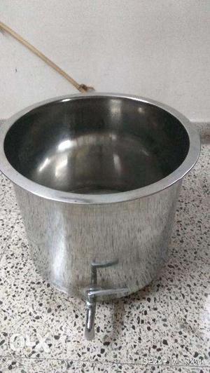 Steel water drum with steel tap