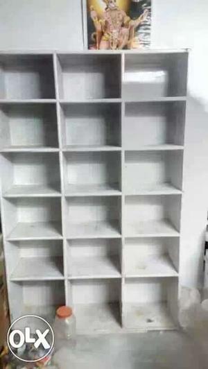 White 18-cue Shelf