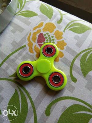 Green And Red Tri-spinner