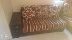 L shaped sofa in a good condition to sell with an