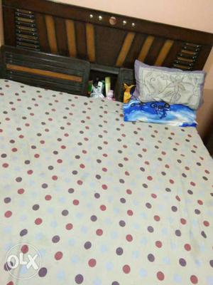 Bed Good looking n good condition with Big space