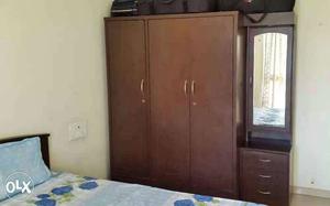 Bedroom set in a good condition available at throwaway price