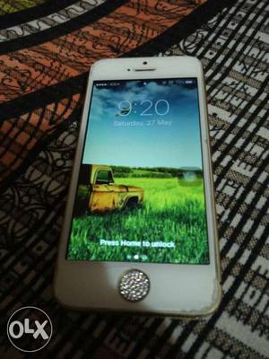 I phone 5. 32Gb internal memory, in a very good condition,