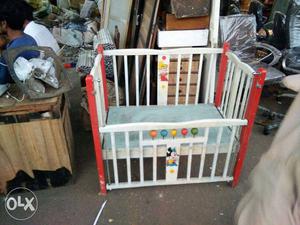 In very good condition very less used foaldable cot u can