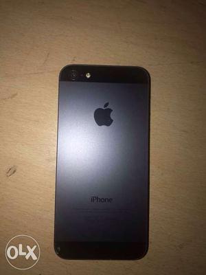 Iphone 5 gud condition black only light scarch on