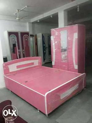 Pink-and-white Wooden Bedroom set With Mirror