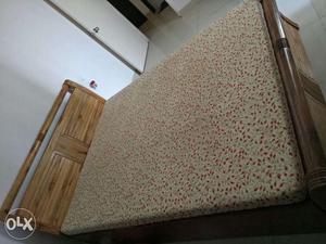 Wooden bed with storage. Sagwan edges. 6.5*5