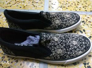 Slip On Casual Ornament Print Canvas sneakers