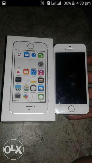 Apple 5s like brand new phone.no any screch in