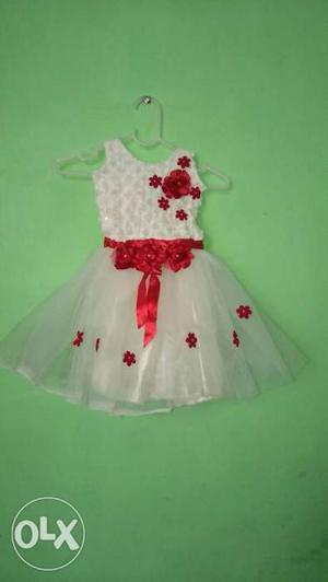 Girl's White And Red Floral Scoop Neck Sleeveless Dress