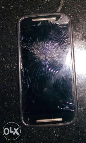 Moto 2g phone good in condition but display broken